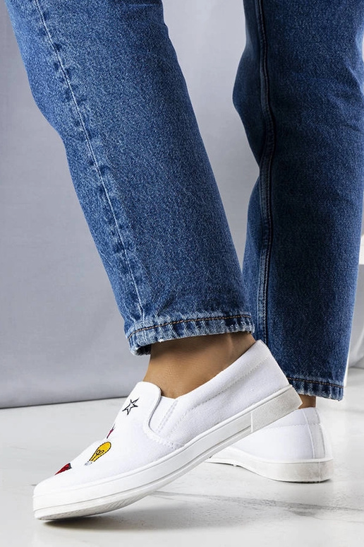 Valgest kangast Anais plaastritega... Valgest kangast Anais plaastritega...