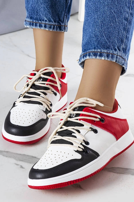 Mustad-punased retro sportkingad,...