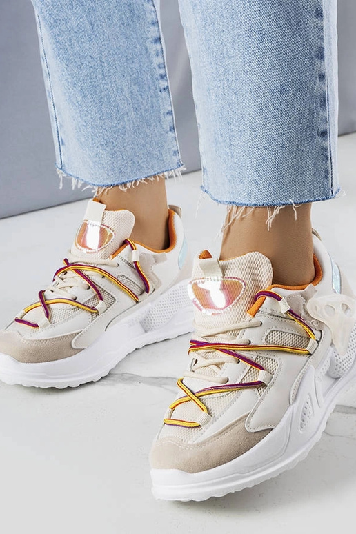 Traci beežid segamaterjalist tossud