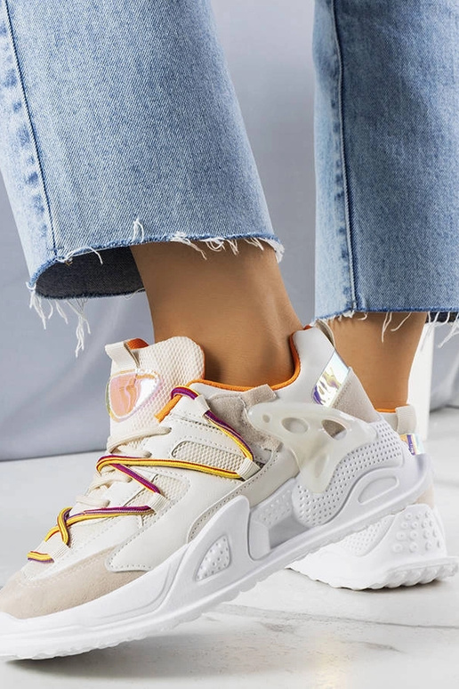 Traci beežid segamaterjalist tossud