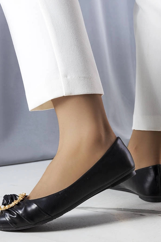 Mustad balletikorterid kuldse...