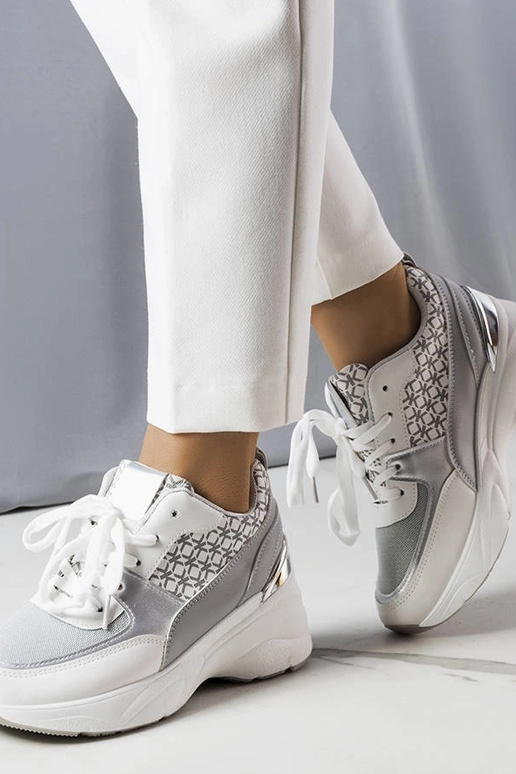 Hallid spordijalatsid monogrammiga,...