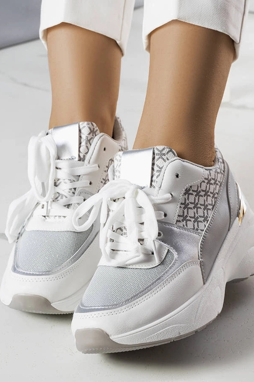 Hallid spordijalatsid monogrammiga,...