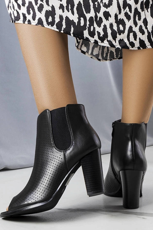 Mustad ažuursed poolsaapad kontsaga Anna