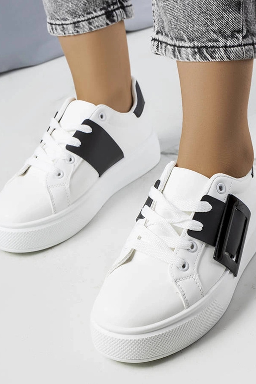 Valged tossud, mis on kaunistatud... Valged tossud, mis on kaunistatud...