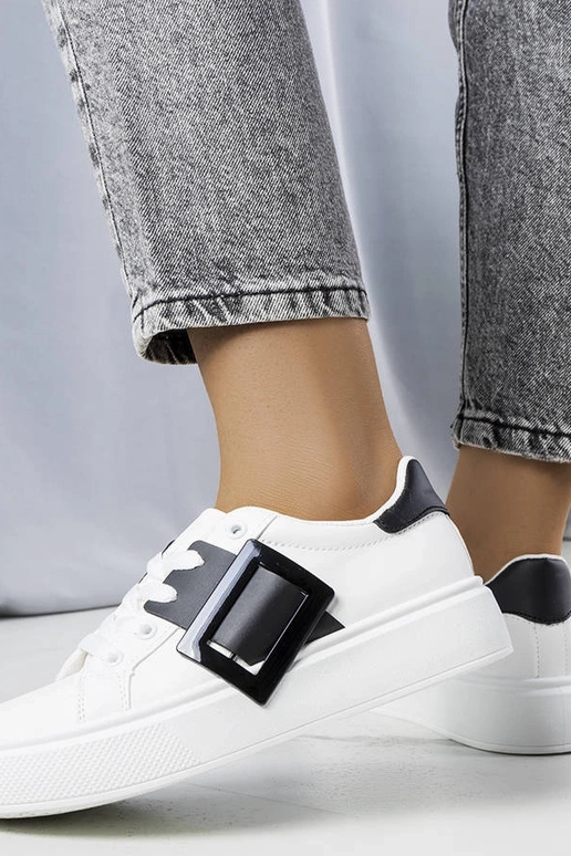 Valged tossud, mis on kaunistatud... Valged tossud, mis on kaunistatud...