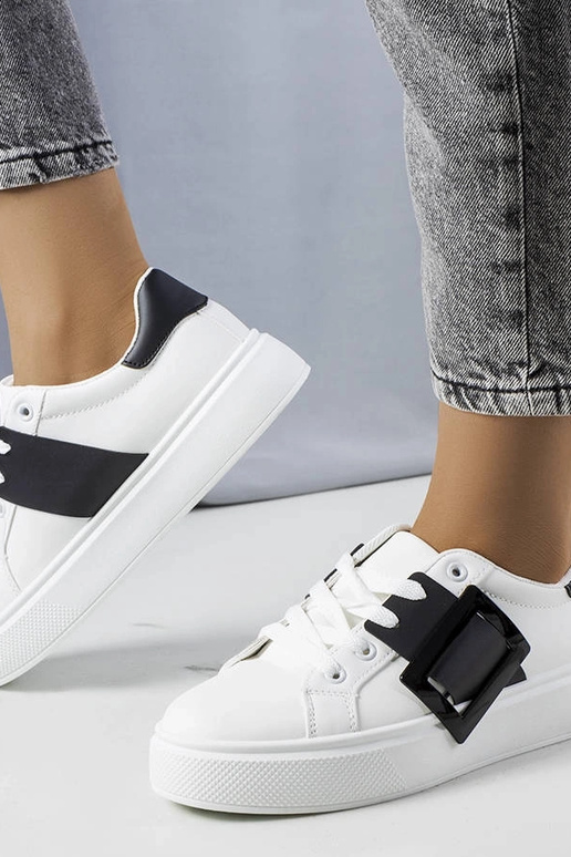 Valged tossud, mis on kaunistatud... Valged tossud, mis on kaunistatud...