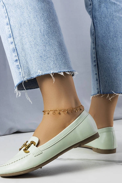 Rohelised pätsid kuldse kaunistusega...