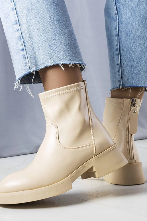 Beežid klassikalised Victoire poolsaapad