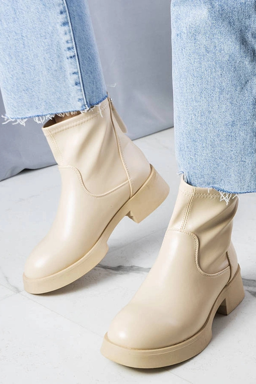 Beežid klassikalised Victoire poolsaapad