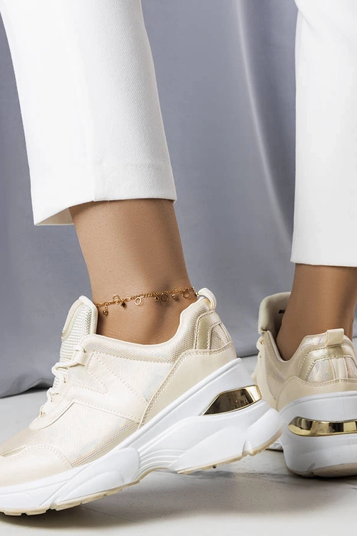 Beežid tossud metalliliste...