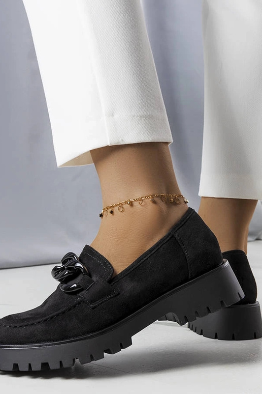 Arpini ketiga kaunistatud mustad isandad