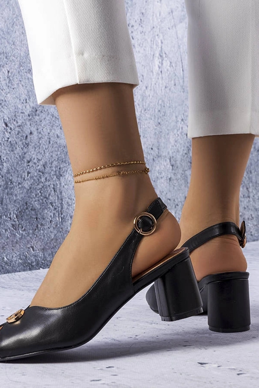 Mustad elegantsed Grimardi sandaalid