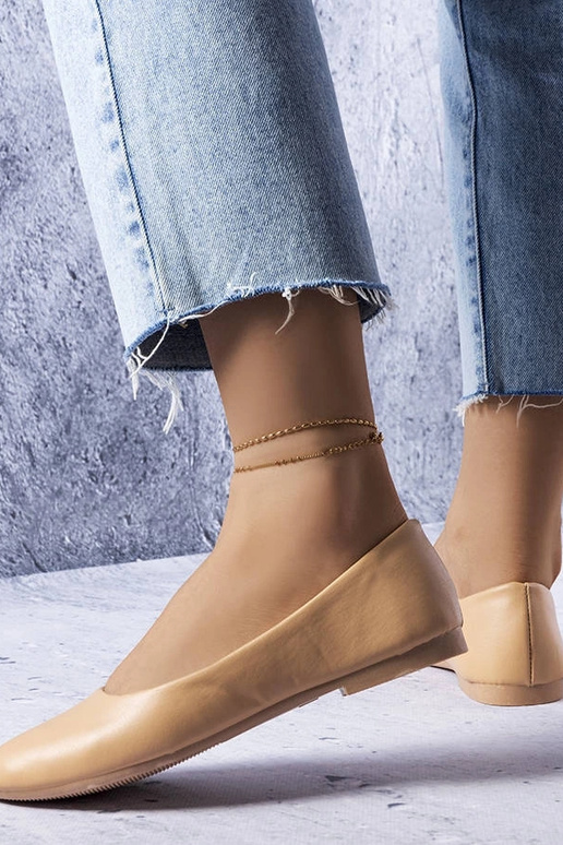 Nahast sisetallaga beežid baleriinad...