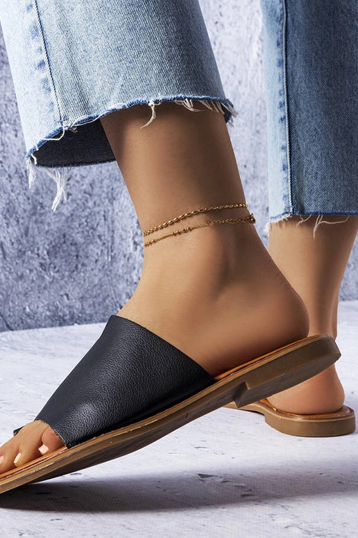 Mustad sussid ebaühtlase varrega,...