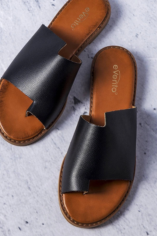 Mustad sussid ebaühtlase varrega,...