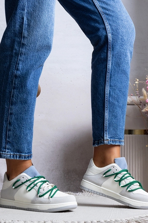 Hallid naiste tossud roheliste...