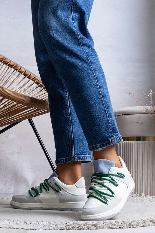 Hallid naiste tossud roheliste...