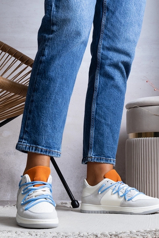 Hallid naiste tossud sinised paelad...