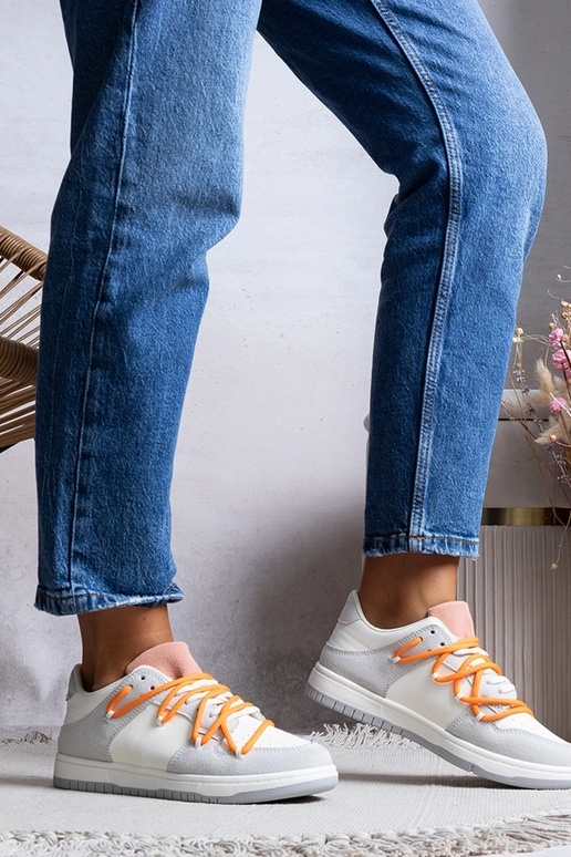 Hallid naiste tossud, paeltega...