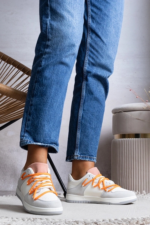 Hallid naiste tossud, paeltega...