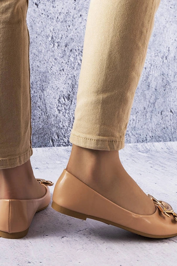 Tumedad liivakarva kingad... 2