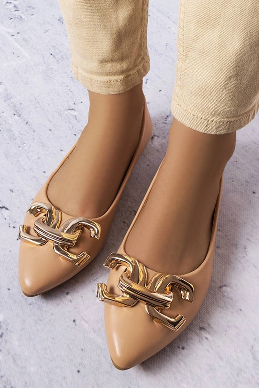 Tumedad liivakarva kingad...