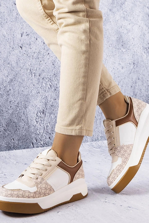 Pruunid tossud, mis on kaunistatud... Pruunid tossud, mis on kaunistatud...