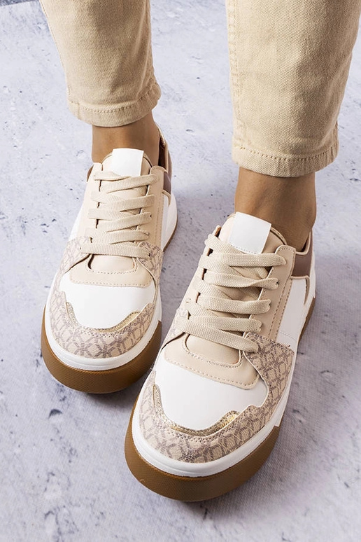 Pruunid tossud, mis on kaunistatud... Pruunid tossud, mis on kaunistatud...