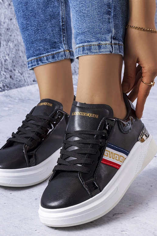 Mustad kingad lakknahast... Mustad kingad lakknahast...