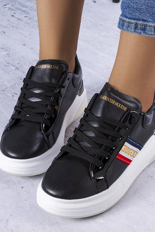 Mustad kingad lakknahast... Mustad kingad lakknahast...