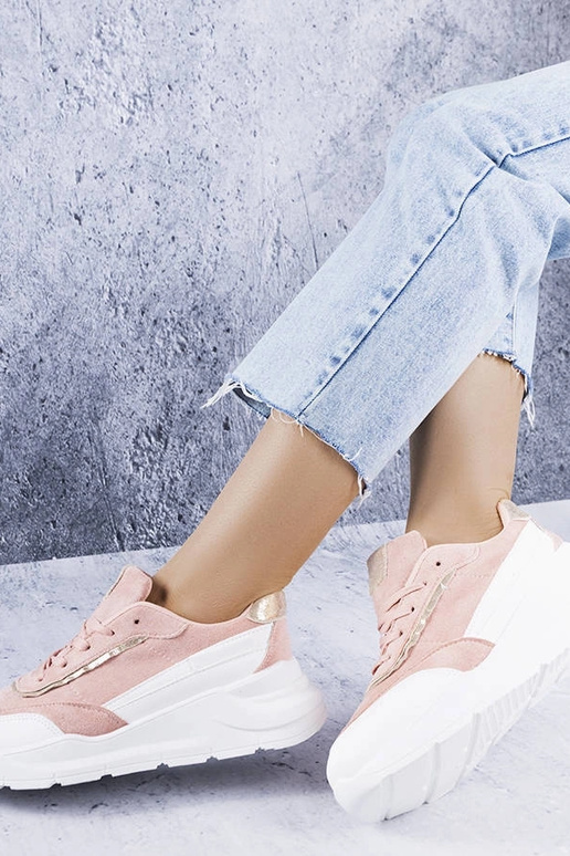 Roosad kunstsuede sportlikud jalanõud... Roosad kunstsuede sportlikud jalanõud...