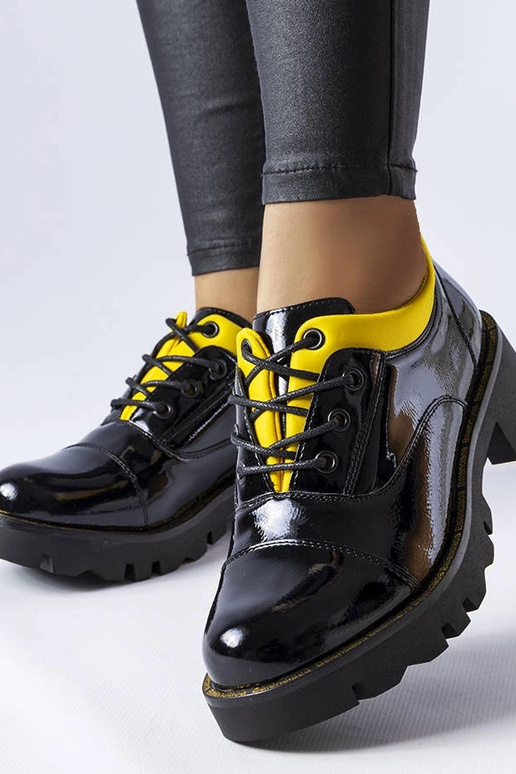 Mustad-kollased lakitud poolsaapad,...