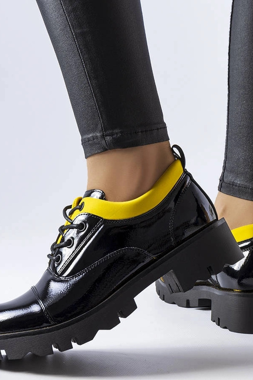 Mustad-kollased lakitud poolsaapad,...