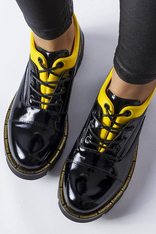 Mustad-kollased lakitud poolsaapad,...