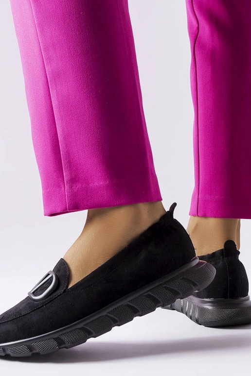 Mustad libistatavad spordijalatsid,...