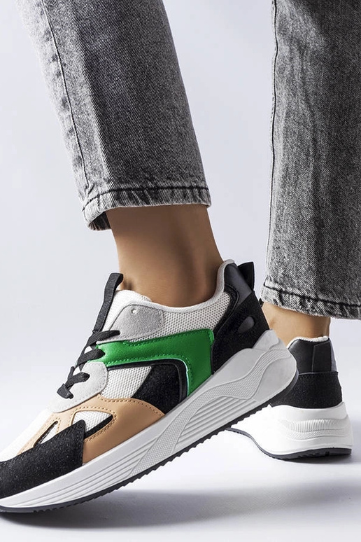 Mustad spordijalatsid erinevatest...