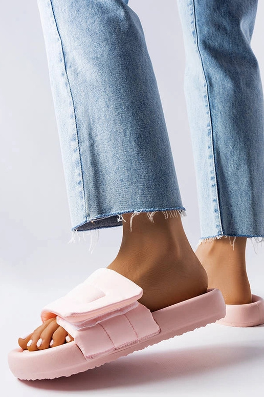 Aleroni roosad takjapaelaga plätud