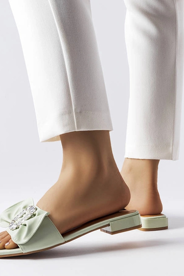 Rohelised elegantsed sandaalid tsirkoonidega Fifi 2