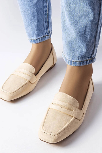 Kreemjad kunstsuede...