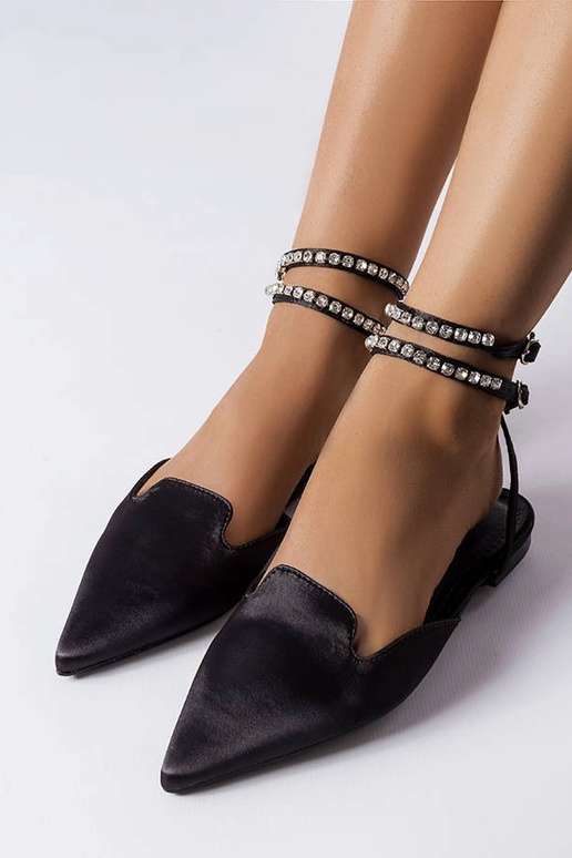 Mustad satiinist sandaalid Hewes