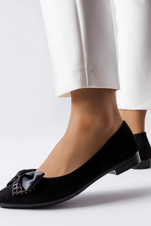 Mustad kahevärvilised terava varbaga... Mustad kahevärvilised terava varbaga...