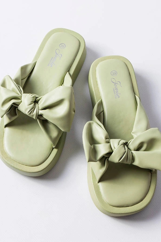 Rohelised platvormi plätud kaarega...