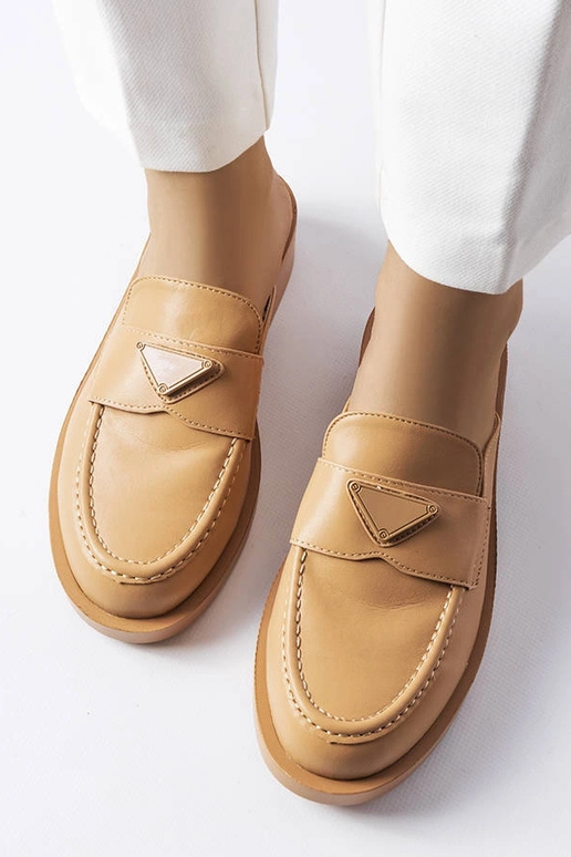 Pruunid Berkshire suletud varbaga...