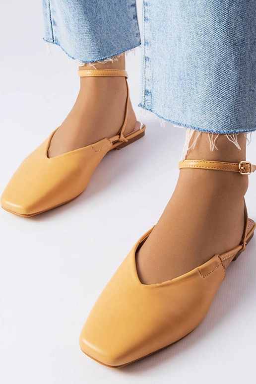 Beežid kinnised sandaalid Jehoova