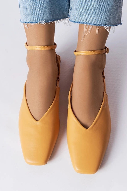 Beežid kinnised sandaalid Jehoova