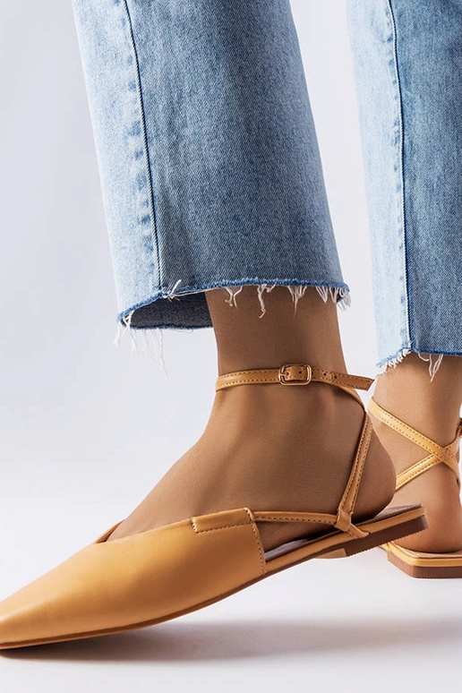 Beežid kinnised sandaalid Jehoova