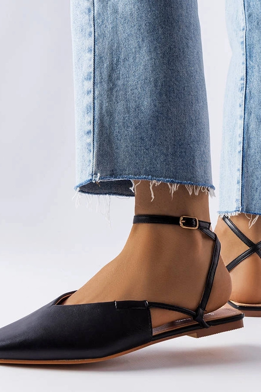 Mustad kinnised sandaalid Jehoova