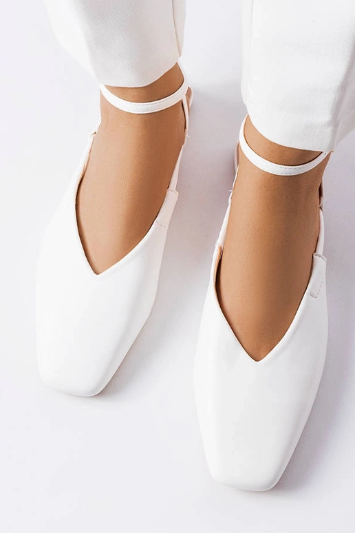 Valged kinnised sandaalid Jehoova