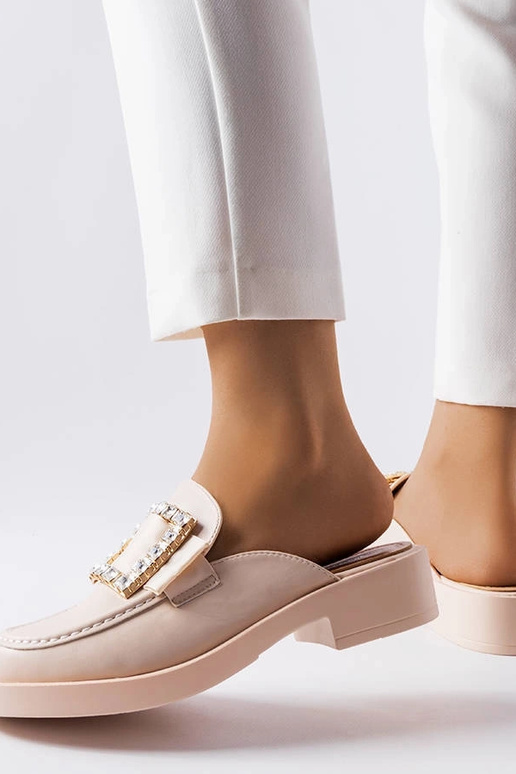 Kinnise ninaosaga beežid plätud Columbus